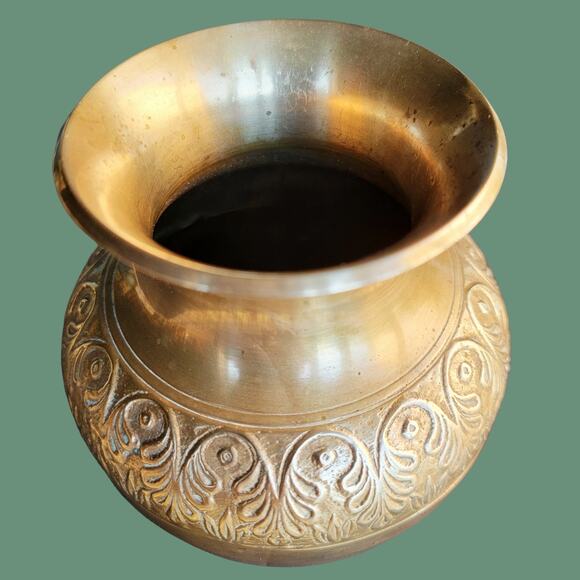 Vintage 1970s Solid Brass Kalash/Lota with Embossed Details from India - Picture 2 of 5